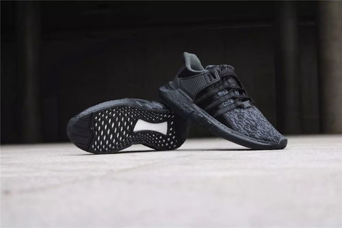 球鞋文化的新篇章 解读BT突袭发售现象